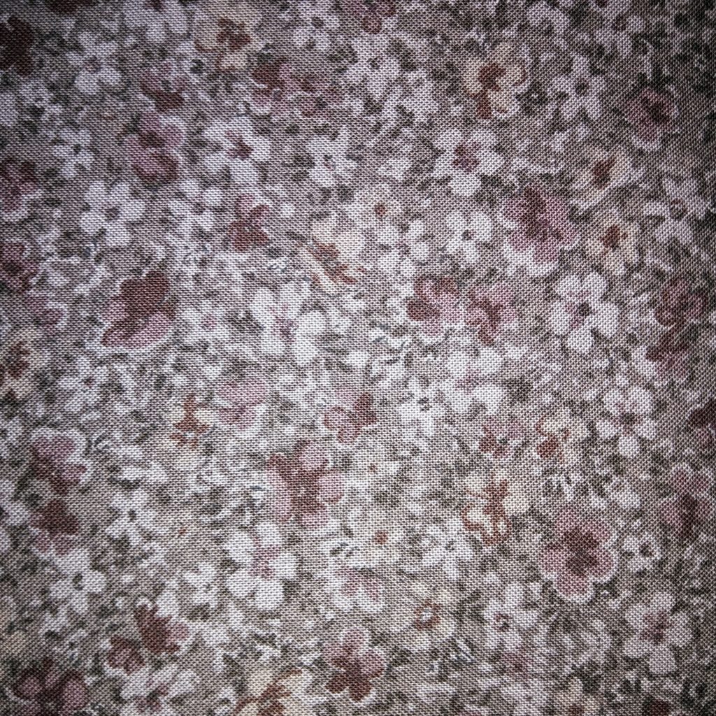 Quilt Gate Gentle Flowers Forest 593015E Fat Quarter A Heart