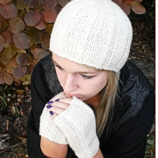 Ribbed Beanie and Fingerless Mitts Pattern